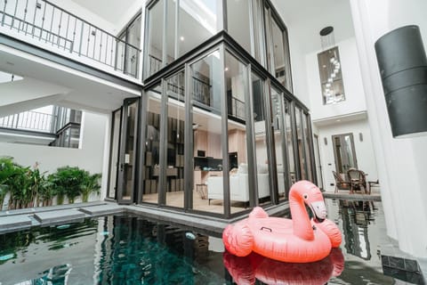 Swimming pool, Swimming pool