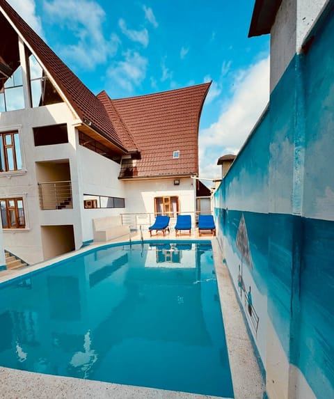 Property building, Swimming pool, sunbed