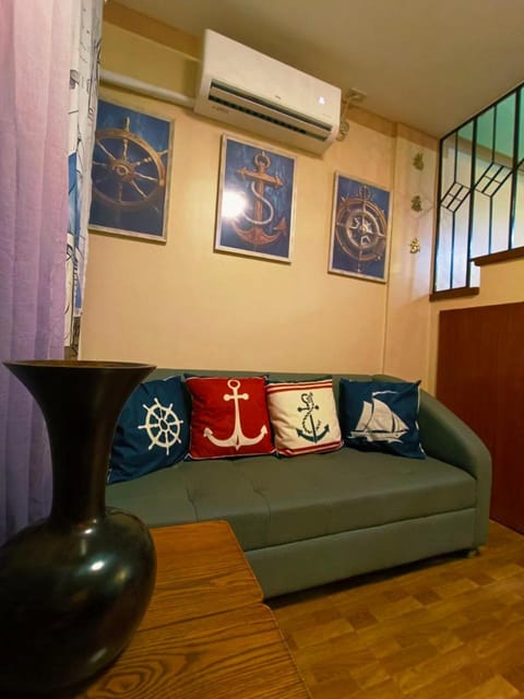 Living room, Seating area, air conditioner