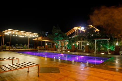 Swimming pool