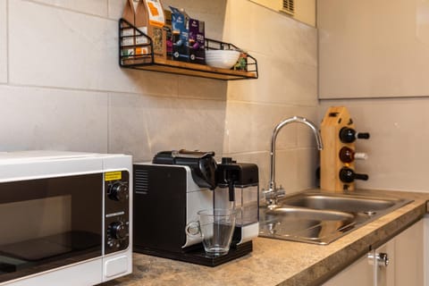 St George's Home w Private Parking by the Harbour House in Bristol