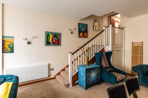 St George's Home w Private Parking by the Harbour House in Bristol