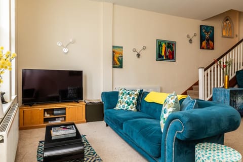 St George's Home w Private Parking by the Harbour House in Bristol