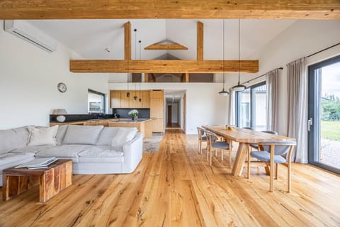 Kitchen or kitchenette, Kitchen or kitchenette, Living room, Seating area, Dining area