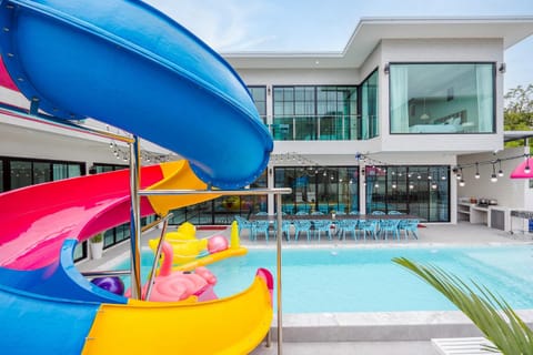 Property building, Restaurant/places to eat, Day, Aqua park, Evening entertainment, Pool view, Swimming pool, sunbed