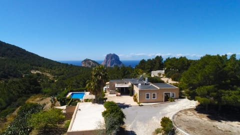 Property building, Nearby landmark, Day, Natural landscape, Bird's eye view, Mountain view, Pool view, Sea view, Swimming pool