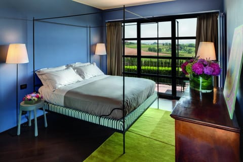 Bed, Decorative detail, Landmark view