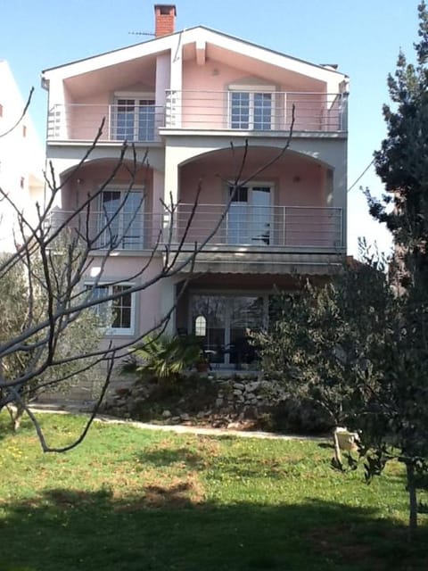 Apartment and Rooms Santini Bed and Breakfast in Šibenik-Knin County, Croatia