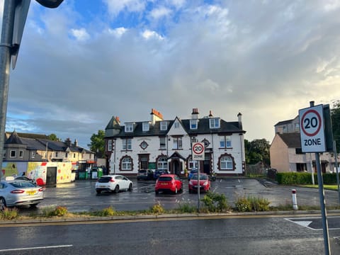 Property building, Neighbourhood, Parking