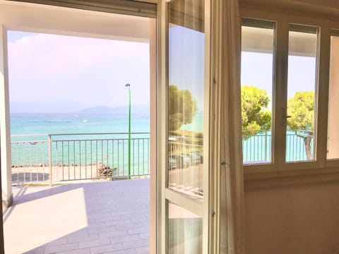Balcony/Terrace, Lake view, Mountain view, Sea view