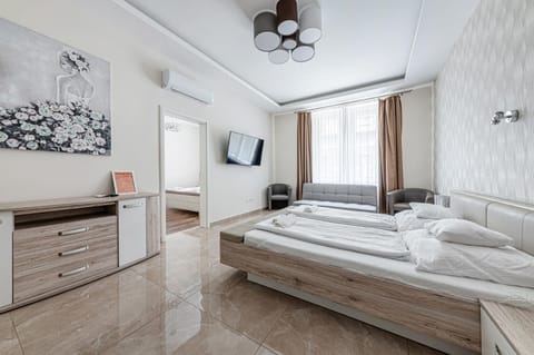 Bed, TV and multimedia, Photo of the whole room, Bedroom
