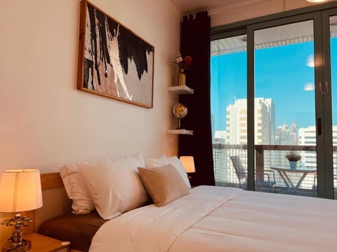 Photo of the whole room, Bedroom, City view