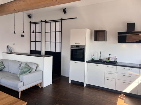 Kitchen or kitchenette, Lounge or bar, kitchen