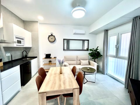 Kitchen or kitchenette, Living room, Seating area, Dining area, stove