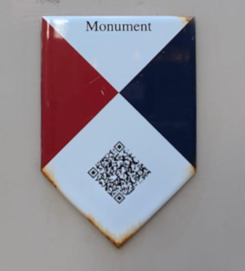 Facade/entrance, Text overlay