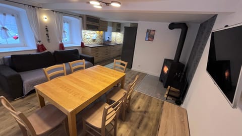 TV and multimedia, Kitchen or kitchenette, Living room, Seating area