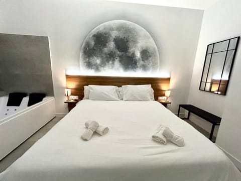 Photo of the whole room, Bedroom, towels