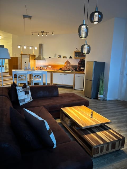 Kitchen or kitchenette, Living room, Photo of the whole room, Seating area, Dining area, Food