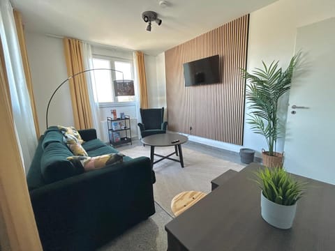 Communal lounge/ TV room, Game Room, TV and multimedia, Living room, Seating area