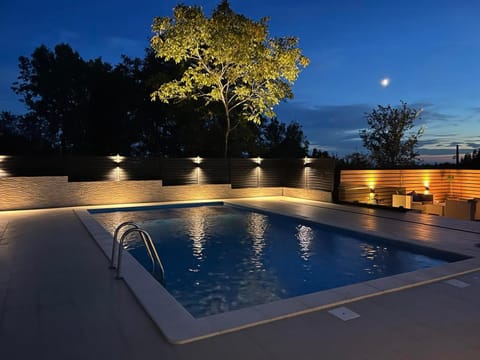 Swimming pool, Swimming pool