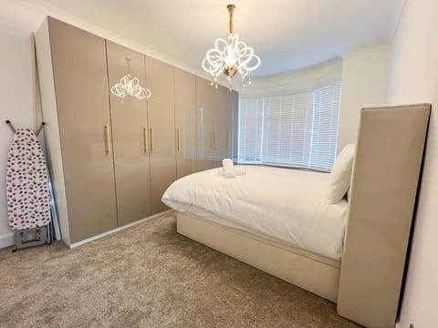 Stylish Modern Glasgow Home with Excellent Value Apartment in Glasgow