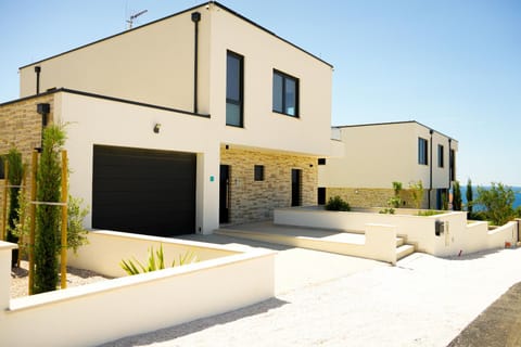 Property building, Facade/entrance, Off site