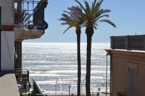 View (from property/room), Balcony/Terrace, City view, Sea view