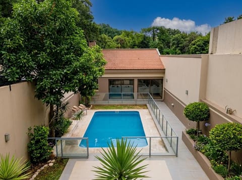 Property building, Patio, Day, Garden, Garden view, Pool view, Swimming pool, sunbed