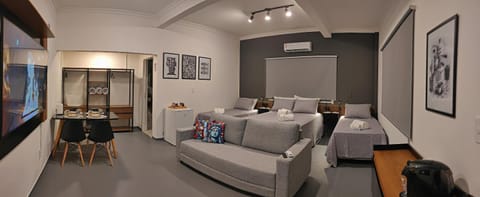 Facade/entrance, Bed, TV and multimedia, Living room, Photo of the whole room, Bedroom, towels, air conditioner