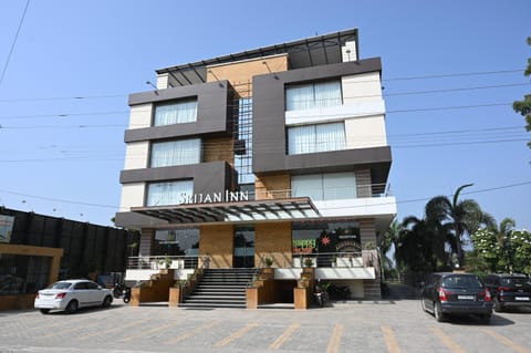 Property building, Location