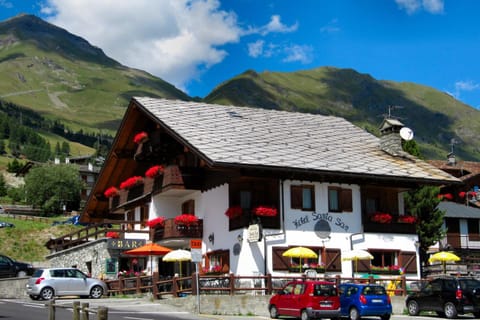 Facade/entrance, Natural landscape, Mountain view
