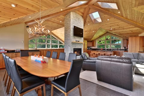 TV and multimedia, Living room, Dining area