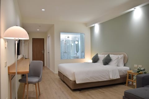 Bed, Photo of the whole room, Bedroom