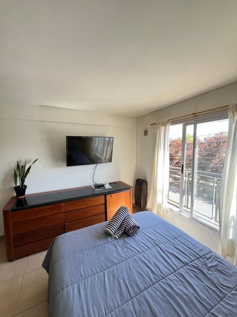 Bed, TV and multimedia, Bedroom