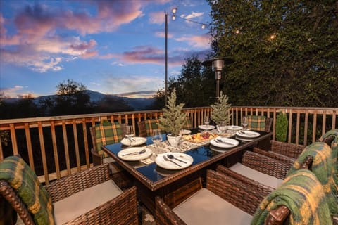 Natural landscape, View (from property/room), Balcony/Terrace, Balcony/Terrace, Seating area, Dining area, Mountain view, Sunset, heating