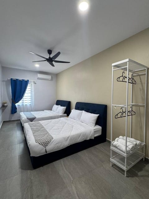 Bed, Photo of the whole room, towels