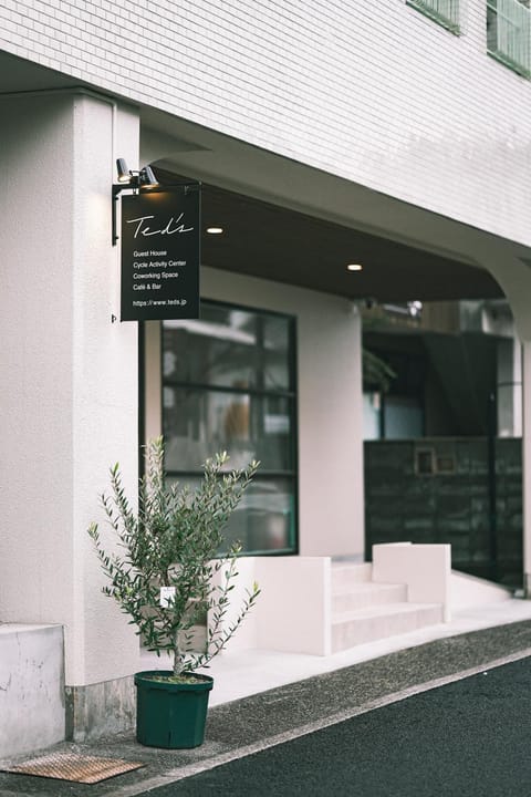 Property building, Day