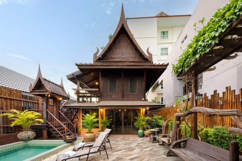 Property building, Garden, Swimming pool, Inner courtyard view