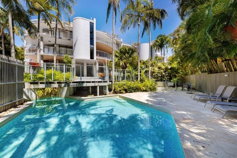 Property building, Swimming pool, Swimming pool