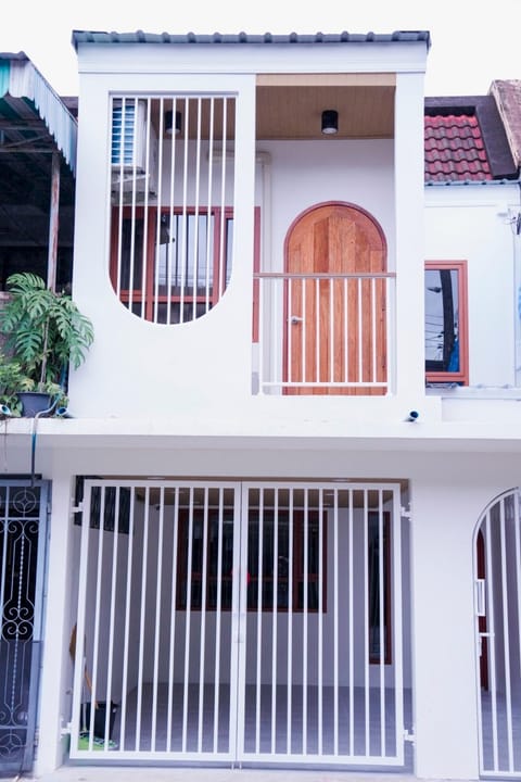 Property building, View (from property/room), Balcony/Terrace
