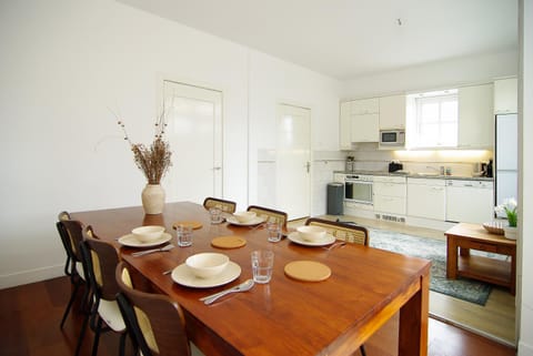 Dining area, kitchen