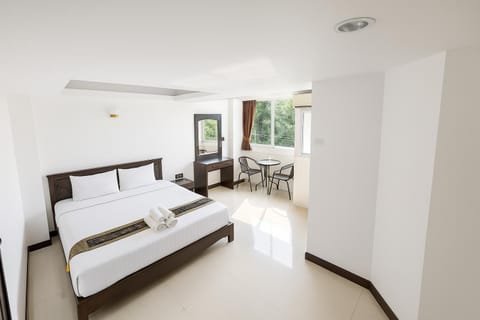 Photo of the whole room, Seating area