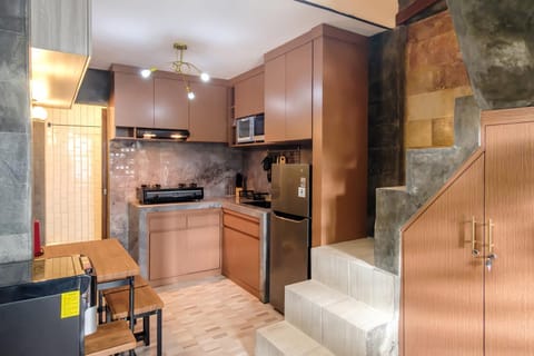 Kitchen or kitchenette, kitchen