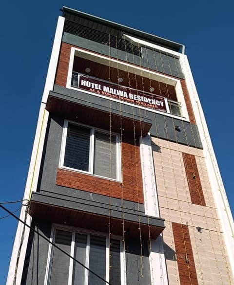 Property building, Day, Street view