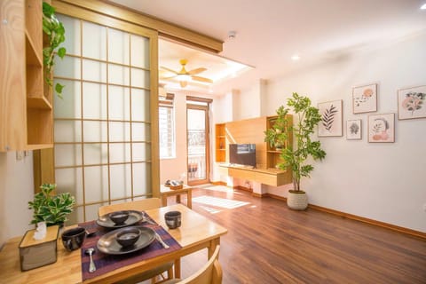 Living room, Seating area, Dining area, air conditioner