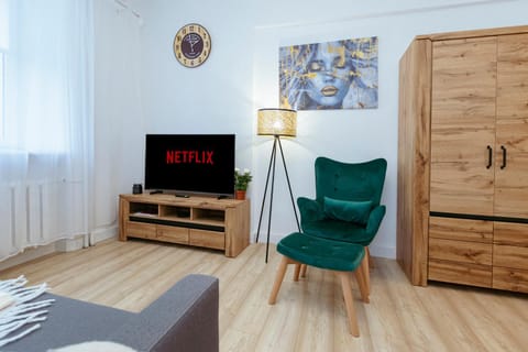 TV and multimedia, Seating area, wardrobe