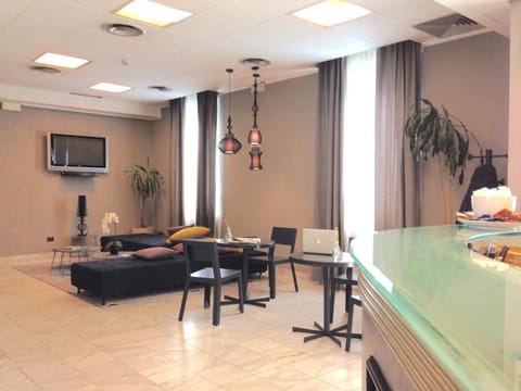 Communal lounge/ TV room, Lobby or reception, Lounge or bar