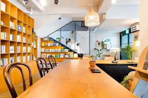 Library, Seating area