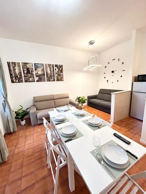 Seating area, Dining area