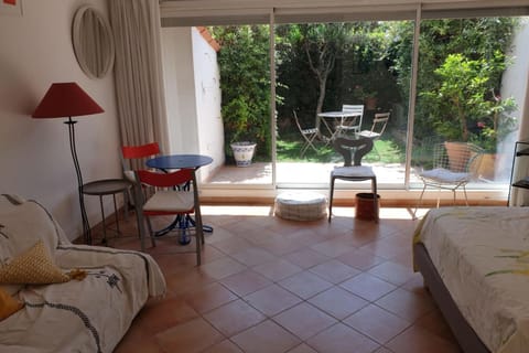 Pretty T1 with garden by the sea Apartment in Nice